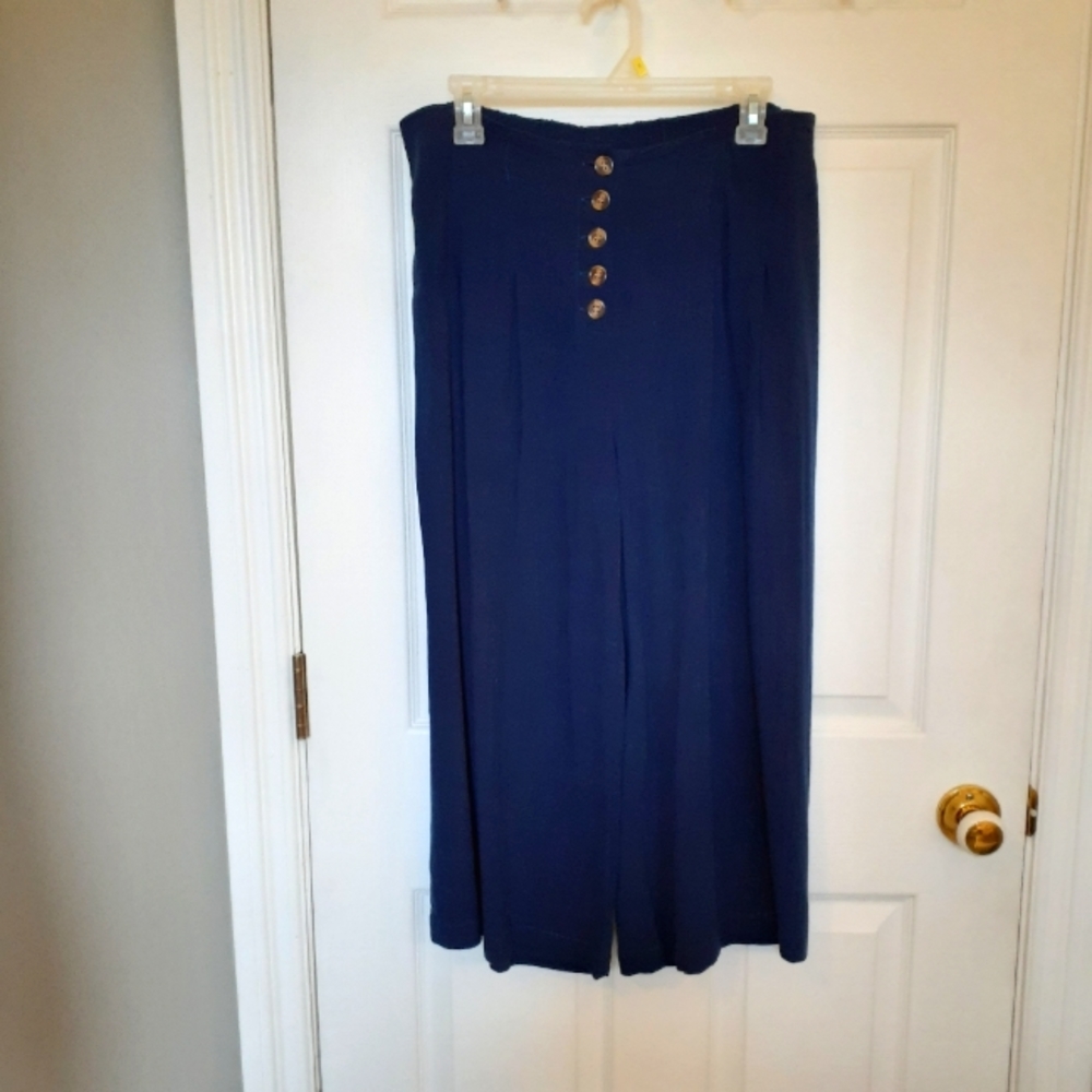 Ladies 3/4 wide leg pants by Tribal...Navy..Size 10